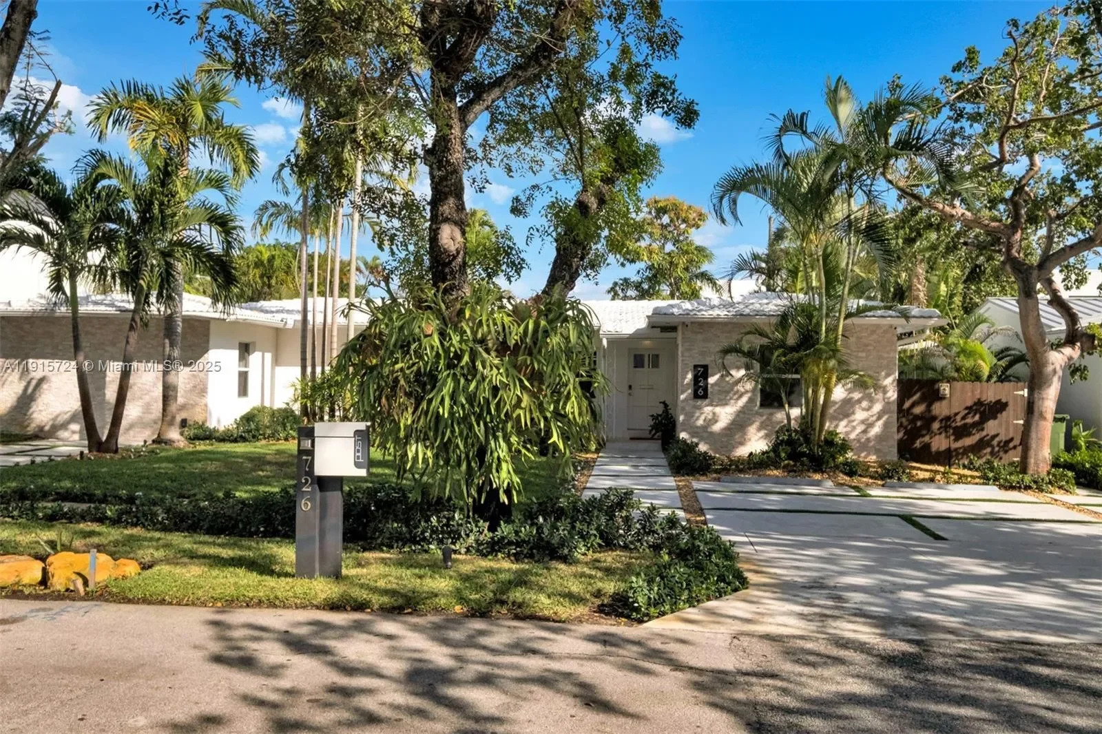 726 NE 17th Way, Fort Lauderdale, Florida, United States. - Photo 29