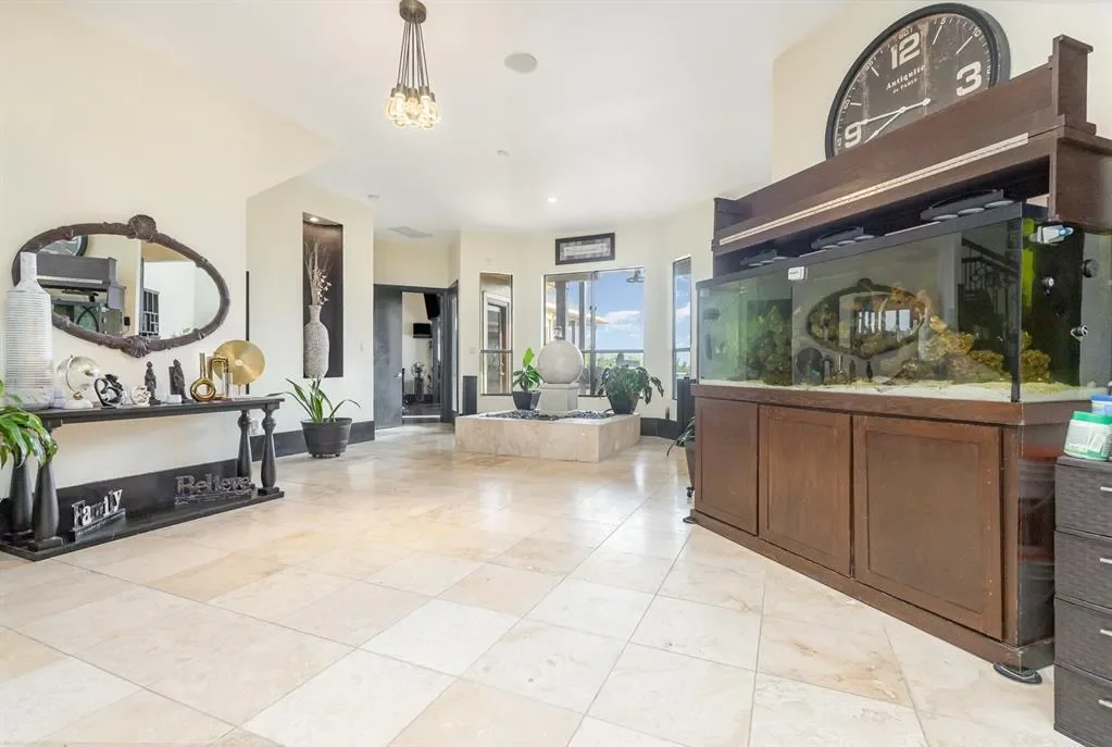 1031 Mallard Pointe Drive, Grand Prairie, Texas, United States. - Photo 10