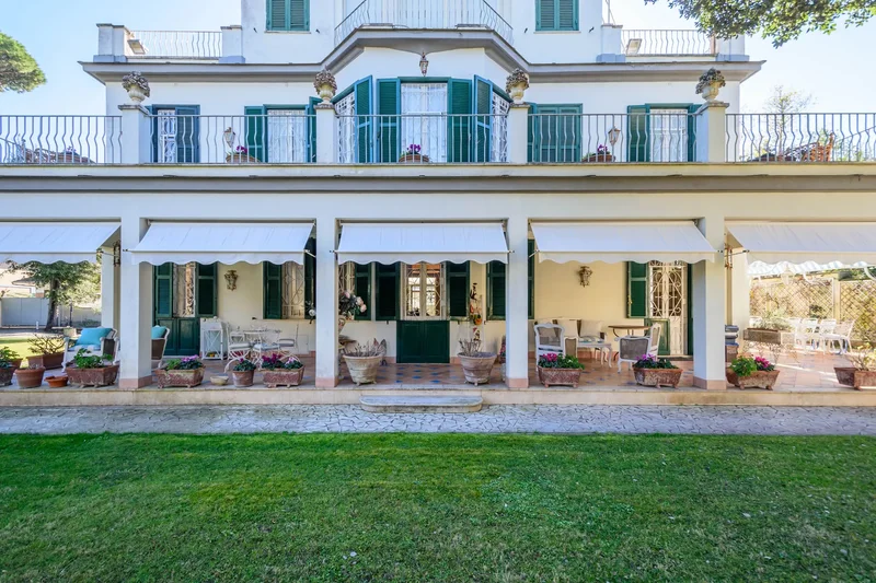 Splendid 1920s-style villa app. 25 km from Rome