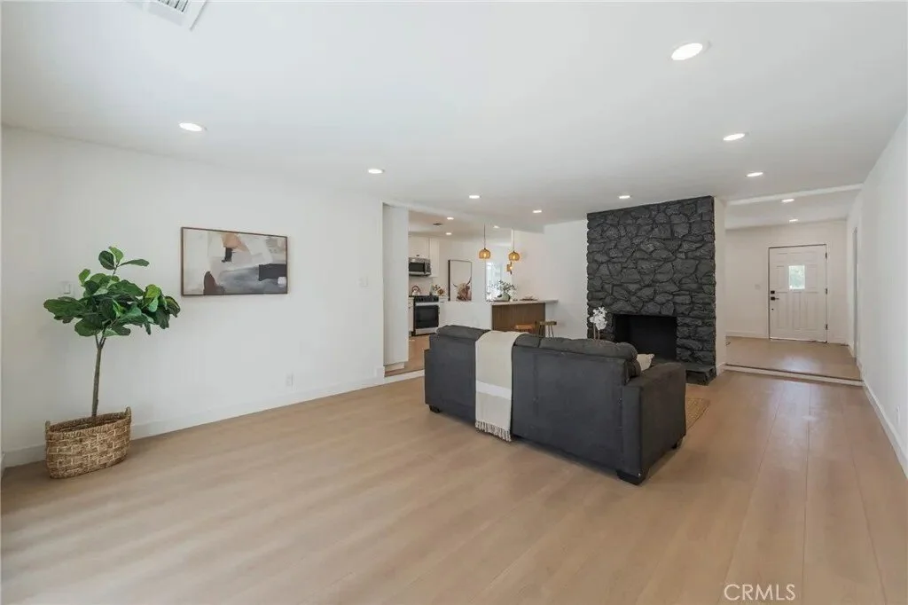 4224 Falcon, Signal Hill, California, United States. - Photo 7