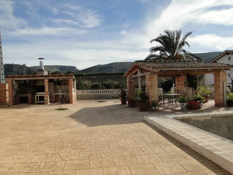 Exterior photo 5