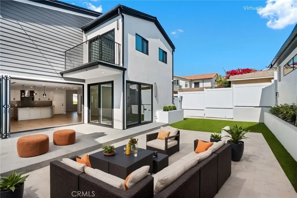 Exterior photo 4