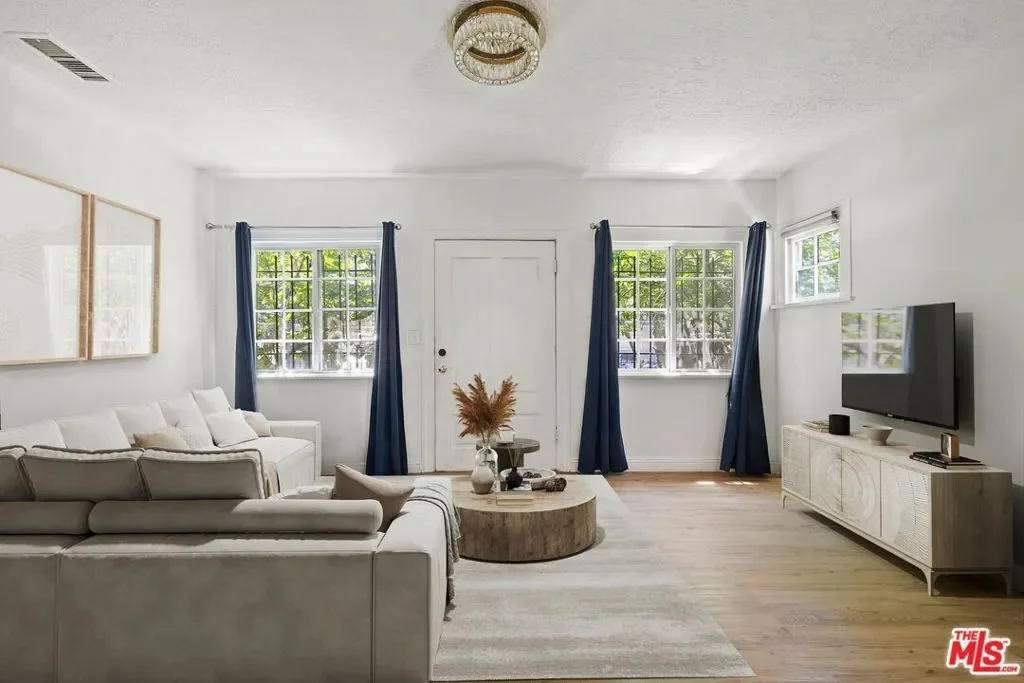 1516 La Baig Avenue, Los Angeles, California, United States. - Photo 3