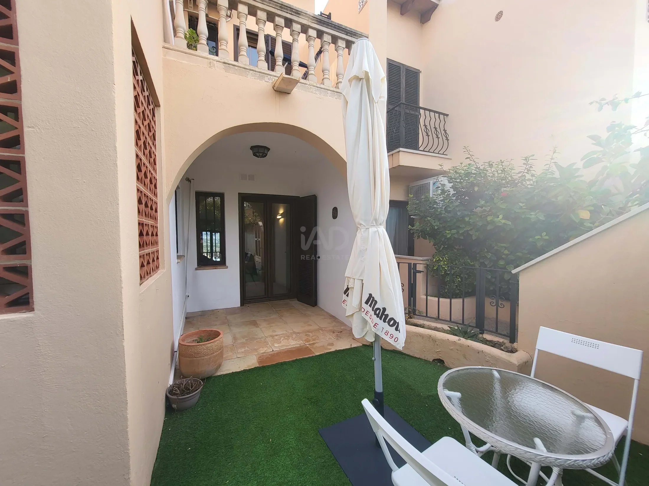 Exterior photo 10