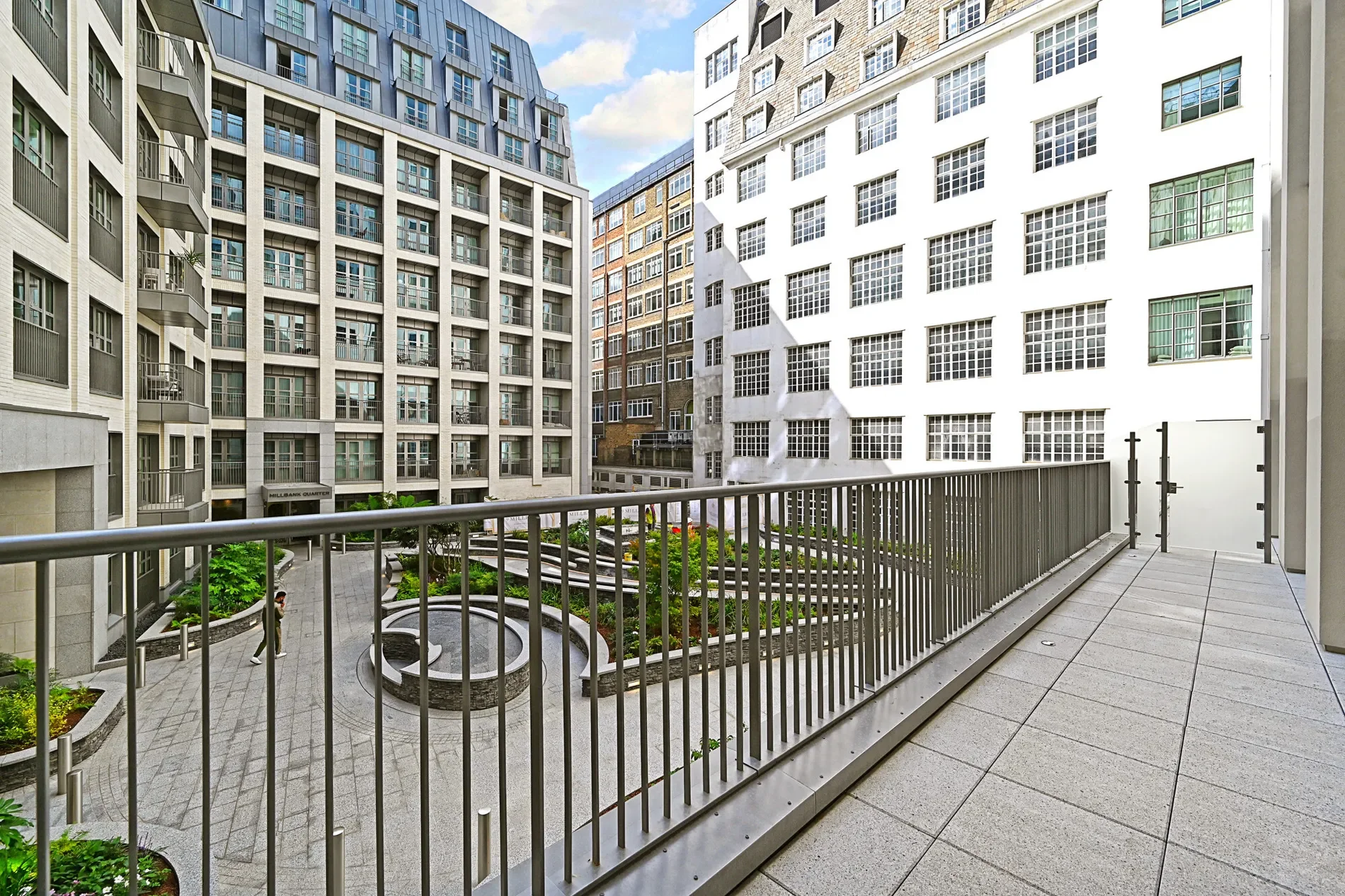 Exterior photo 2