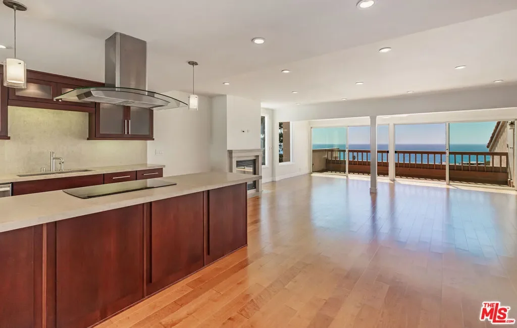 23914 De Ville Way D, Malibu, California, United States. - Photo 11