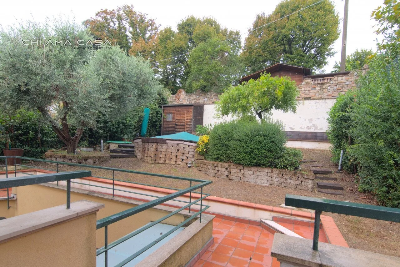 Exterior photo 8