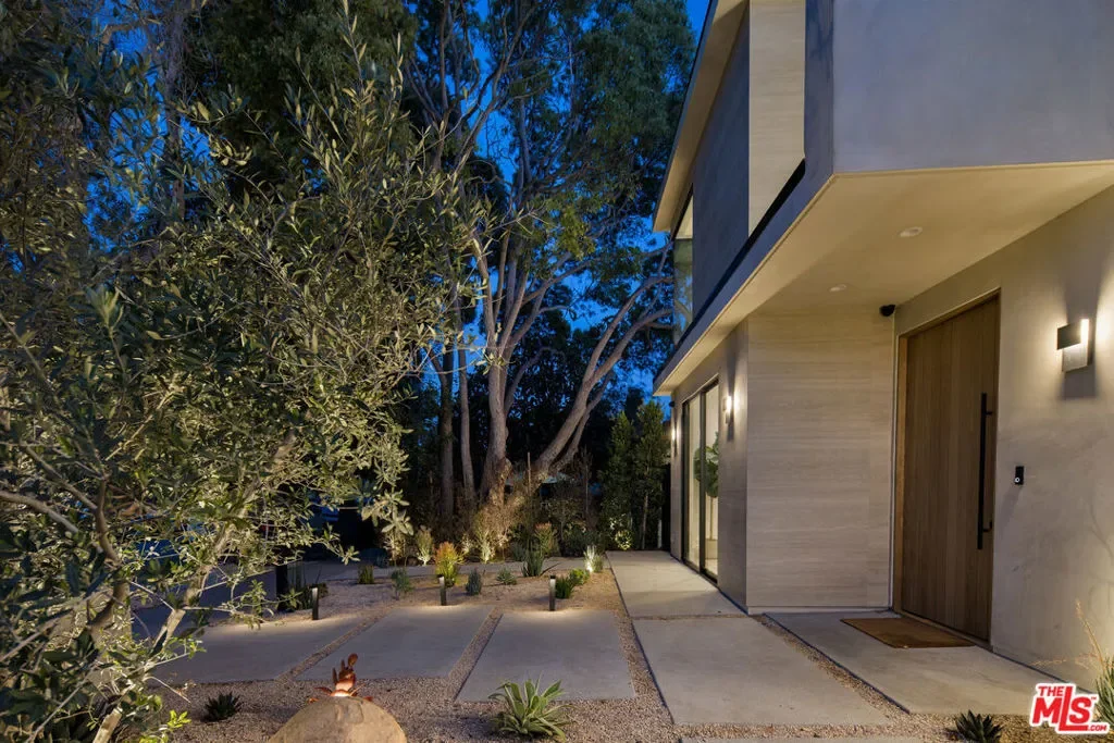 2115 Walnut Avenue, Los Angeles, California, United States. - Photo 17