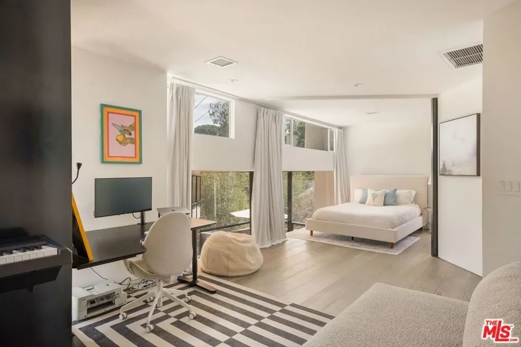 7187 Macapa Drive, Los Angeles, California, United States. - Photo 7