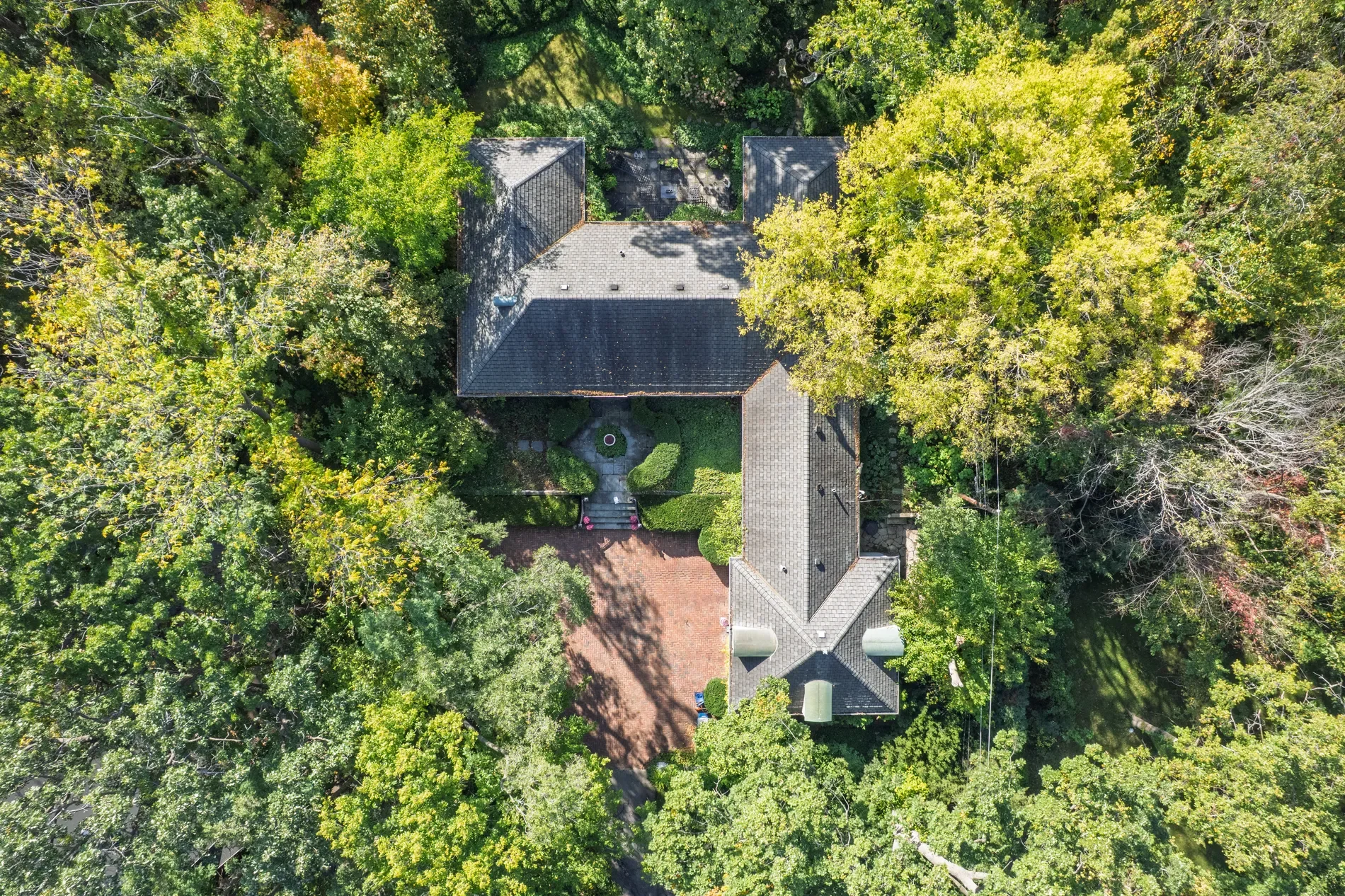 704 Bittersweet Lane , Hinsdale, IL 60521, Hinsdale, Illinois, United States. - Photo 9
