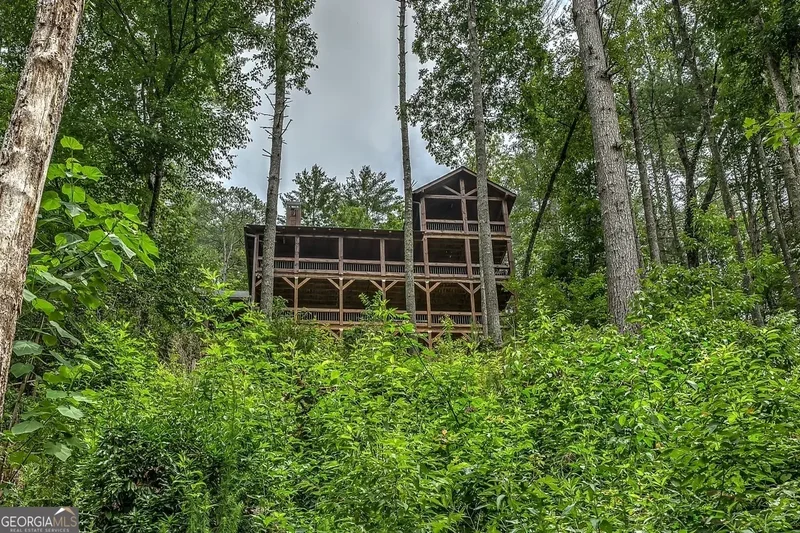 Single Family Residence in Ellijay