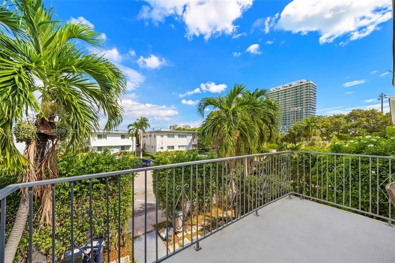 7320 Carlyle Ave, Miami Beach, Florida, United States. - Photo 10