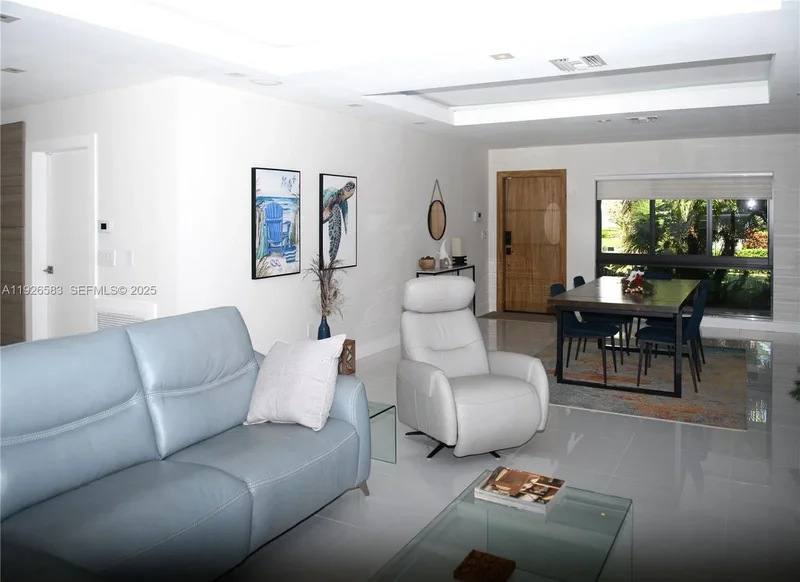 2734 SE 14th St, Hillsboro Beach, Florida, United States. - Photo 16