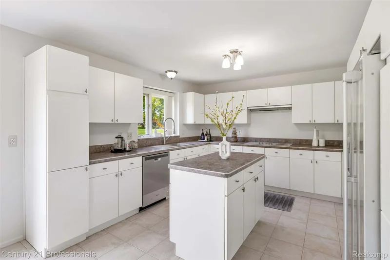 4136 Oakland Ridge Drive, LakeOrion, MI 48359, Pontiac, Michigan, United States. - Photo 34