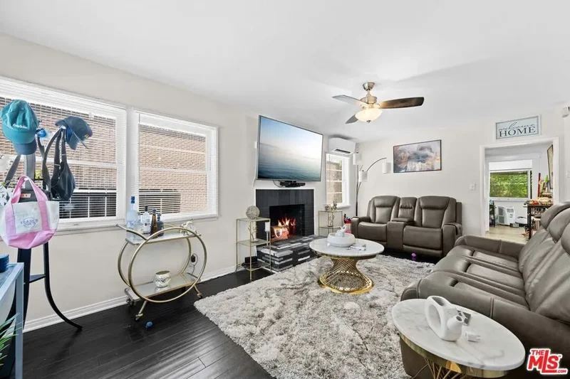 946 Hilldale Avenue, Los Angeles, California, United States. - Photo 3