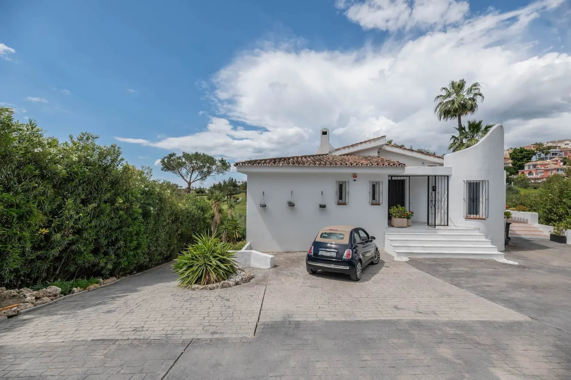 Exterior photo 5