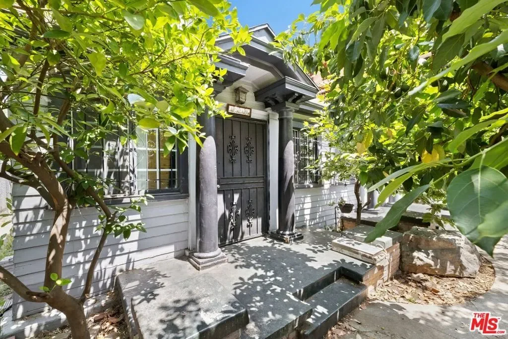 1516 La Baig Avenue, Los Angeles, California, United States. - Photo 10