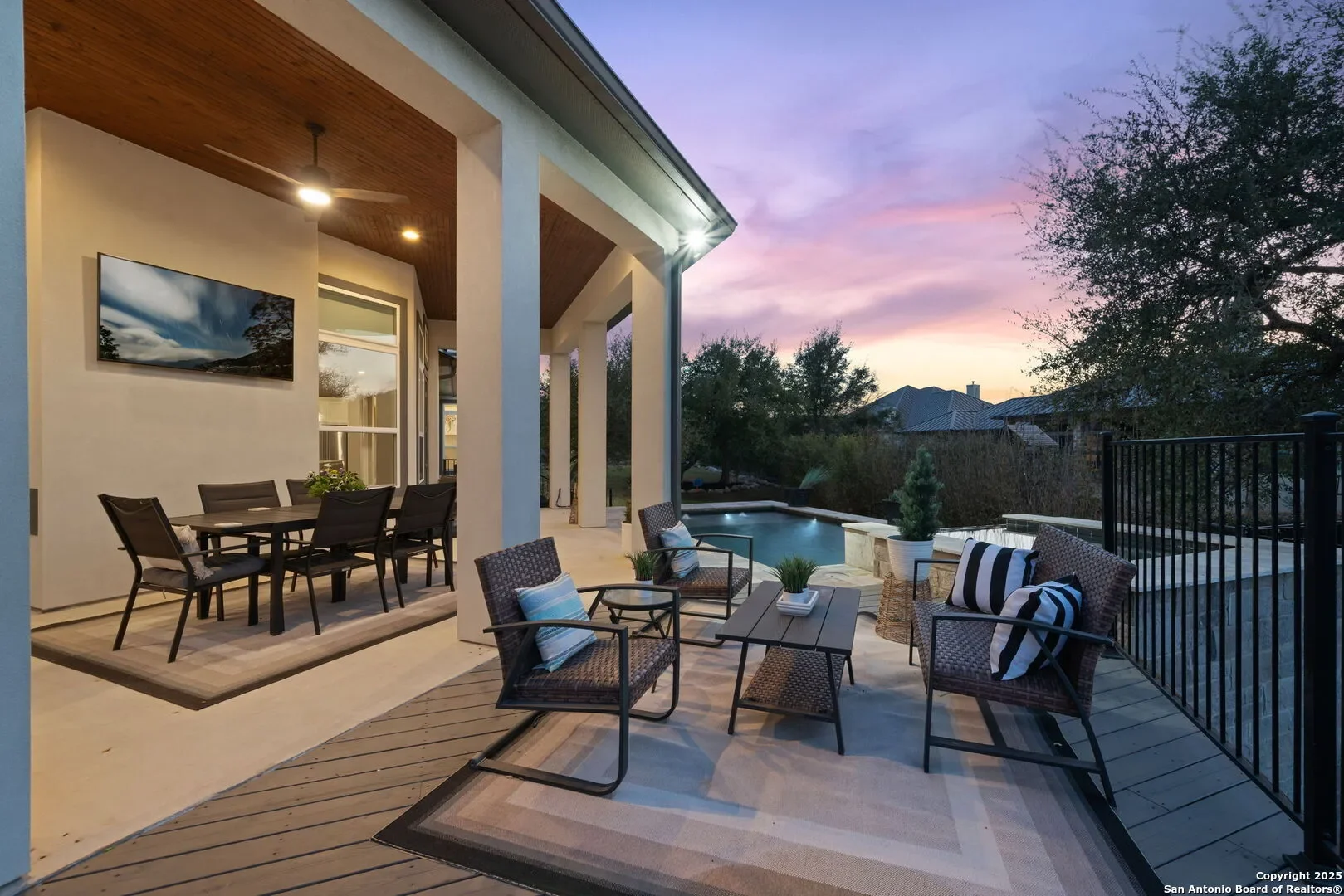 Exterior photo 4