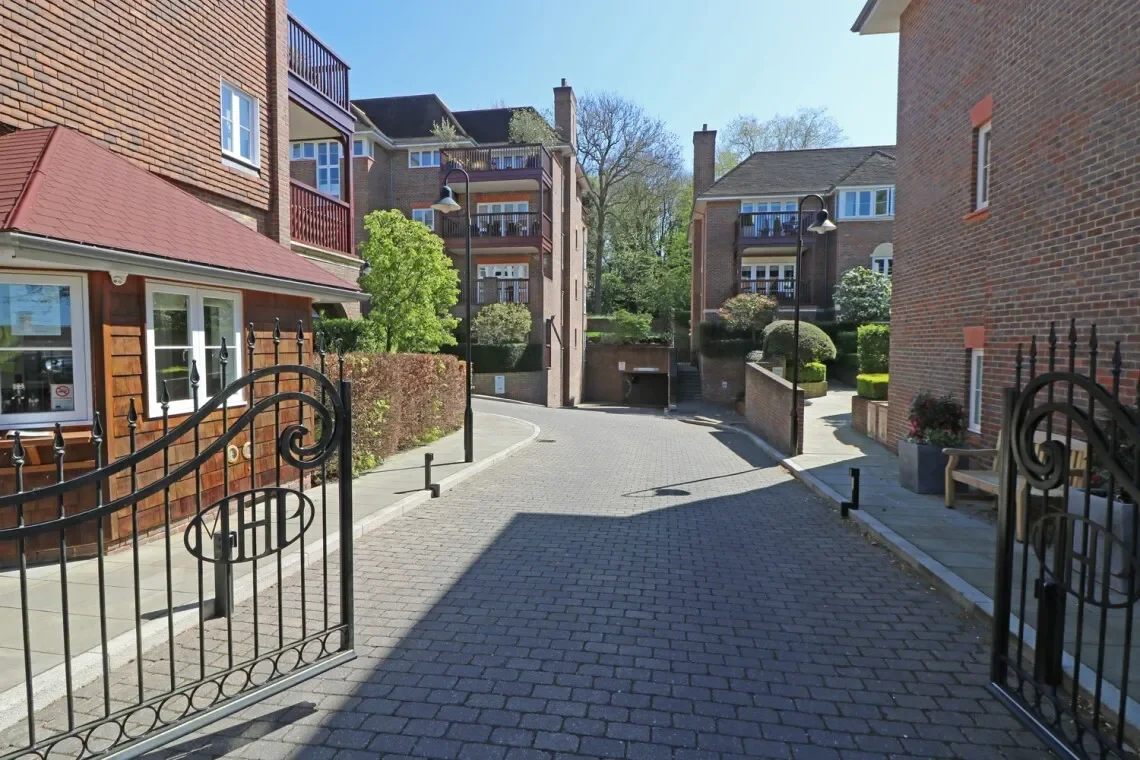 Collingham House, Mill Hill Place Mill Hill NW7, London, England, United Kingdom. - Photo 6