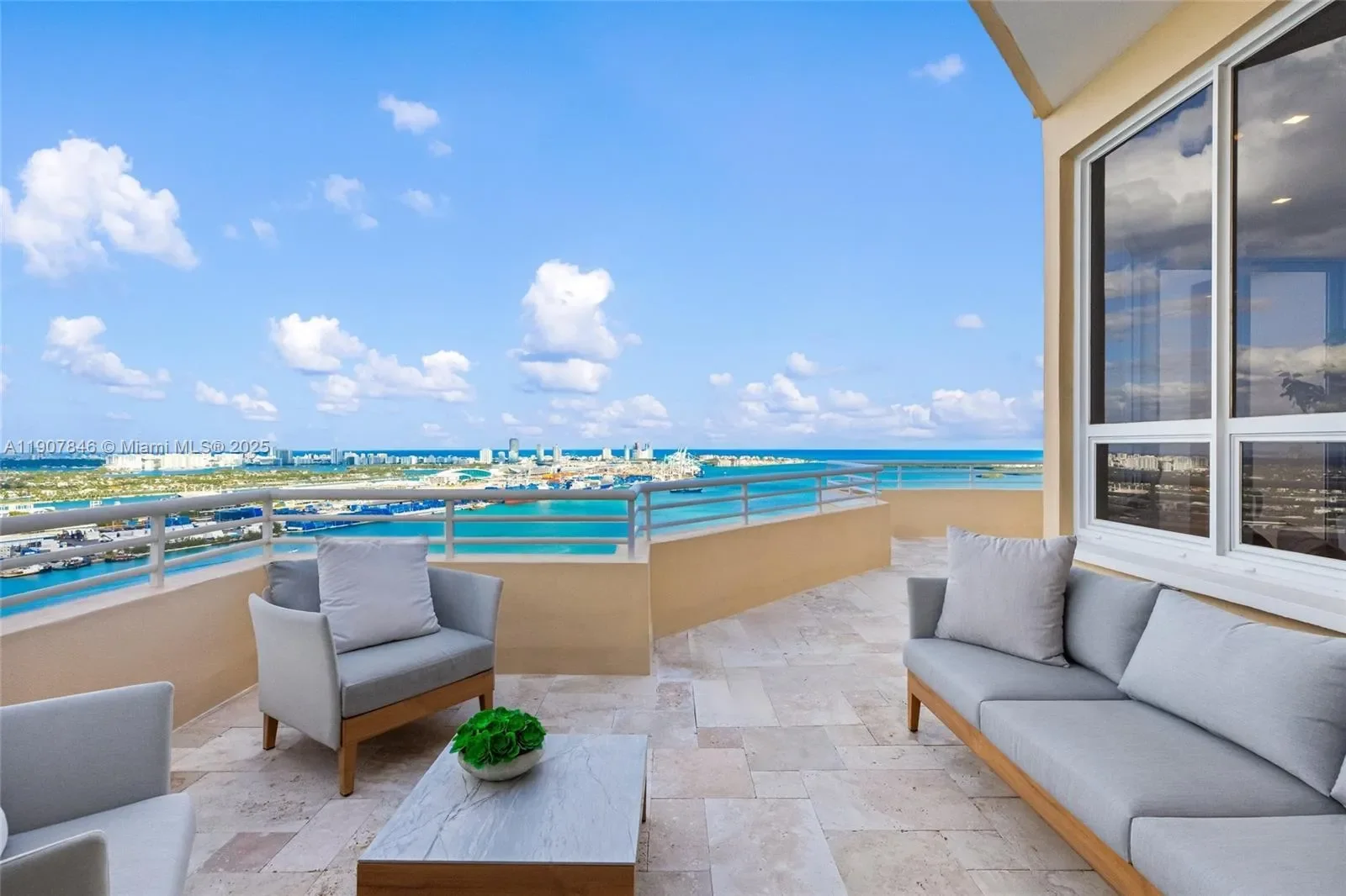 808 Brickell Key Dr 3901, Miami, Florida, United States. - Photo 31