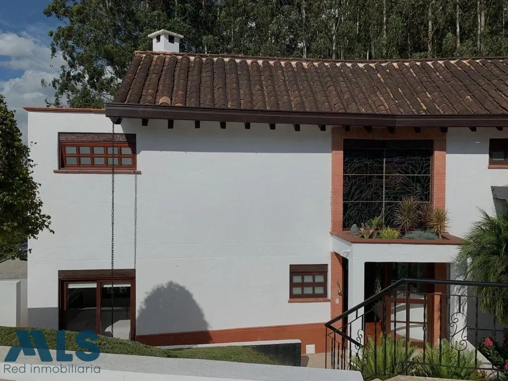 Exterior photo 4