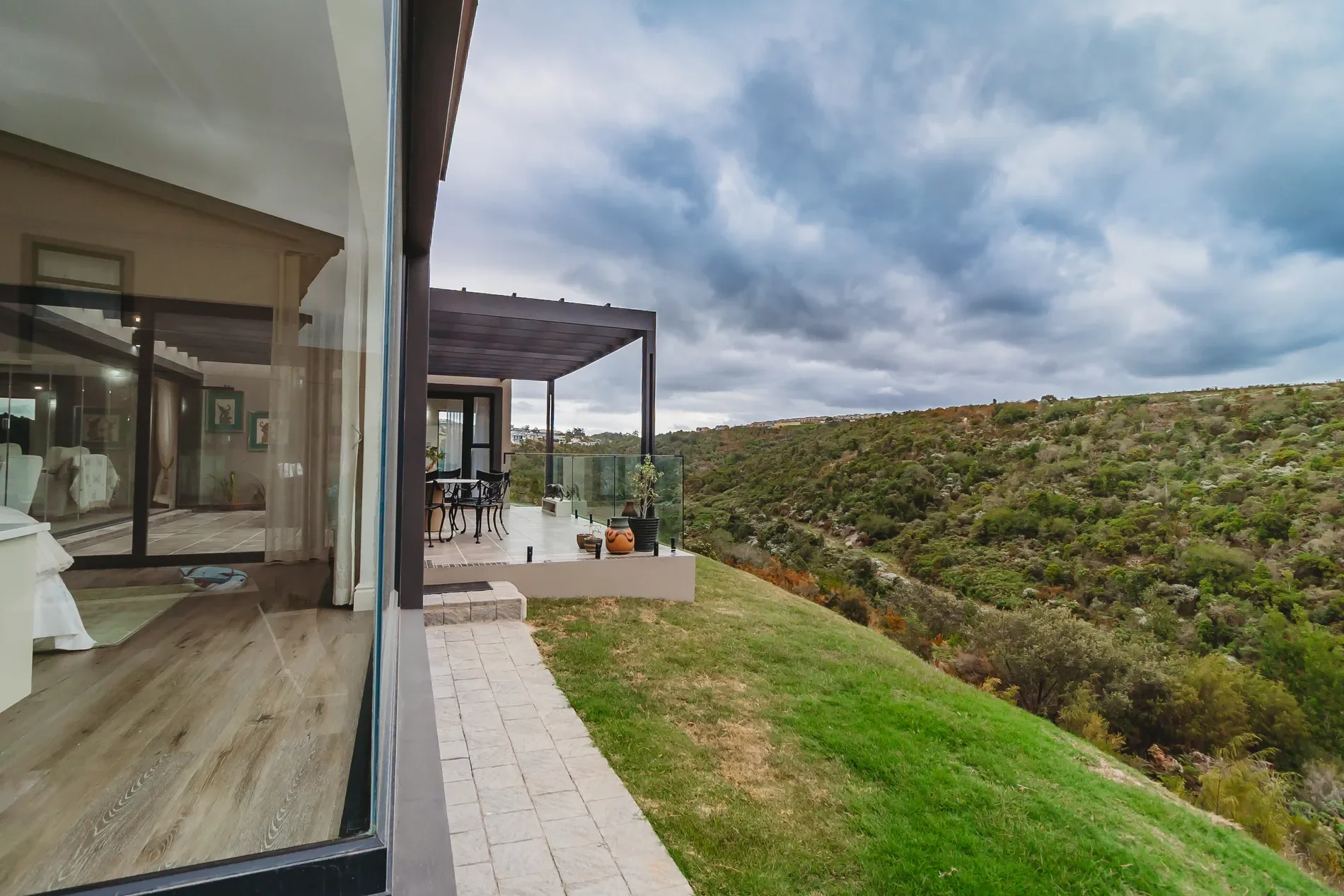 Exterior photo 11