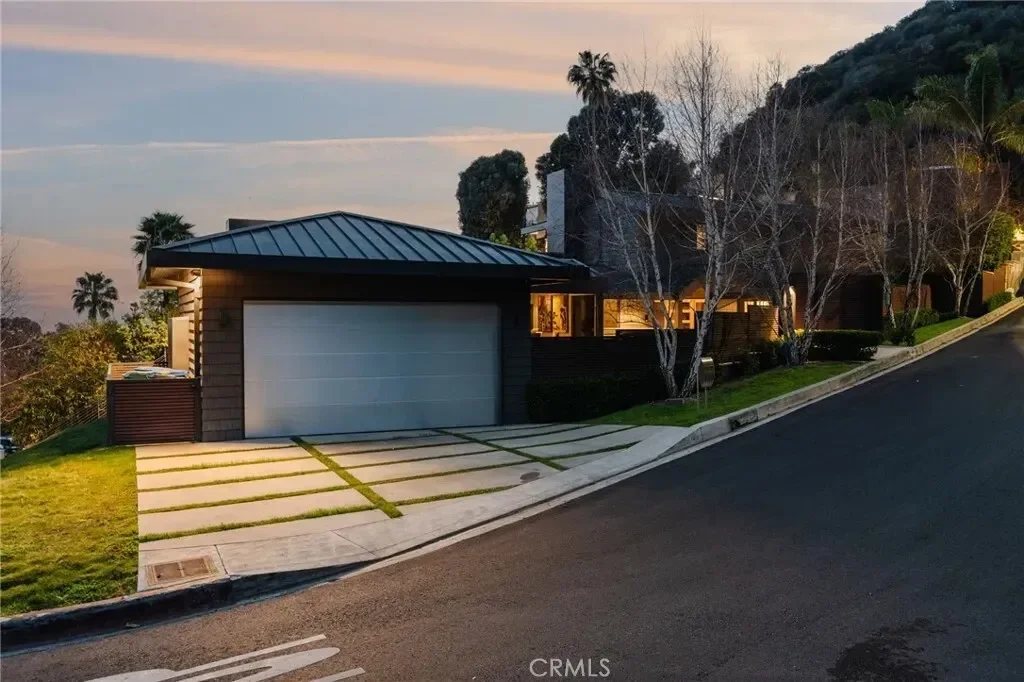 8808 Thrasher Avenue, Los Angeles, California, United States. - Photo 25