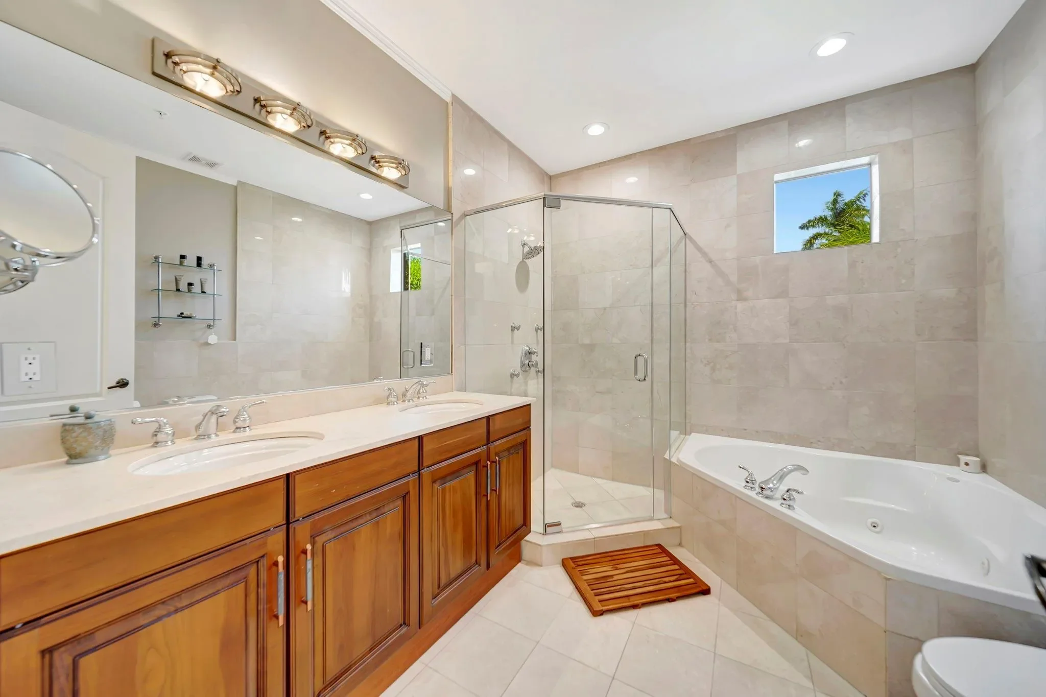 1368 BAYVIEW DR, Fort Lauderdale, Florida, United States. - Photo 32