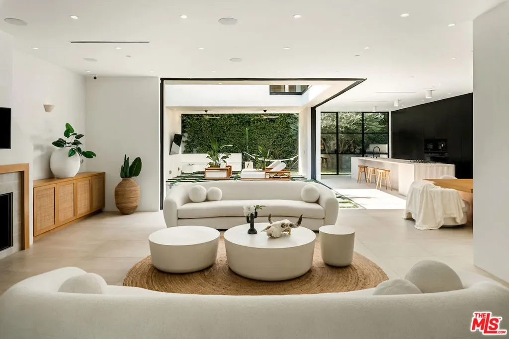839 N Genesee Avenue, Los Angeles, California, United States. - Photo 28