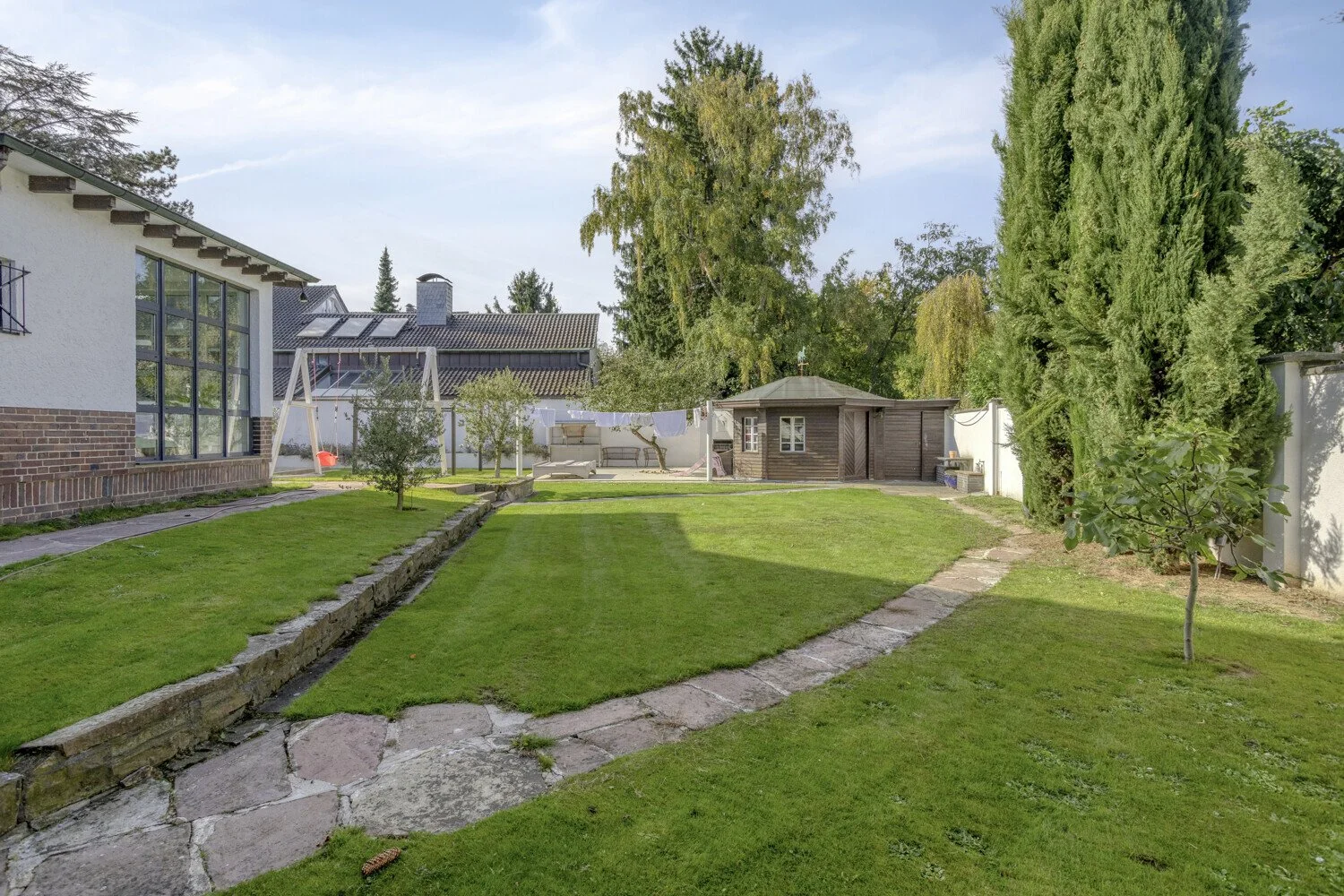Exterior photo 5