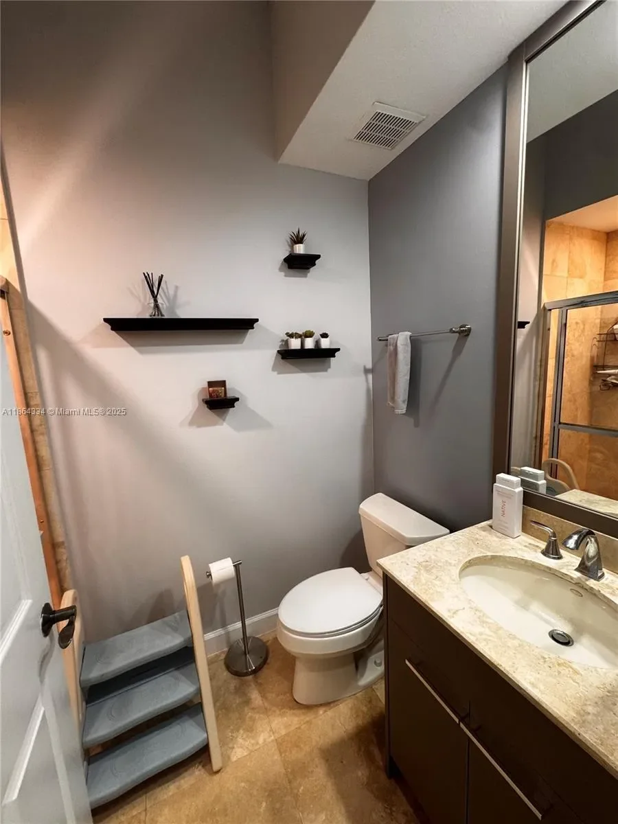 876 W Spinnaker Dr W, Hollywood, Florida, United States. - Photo 27