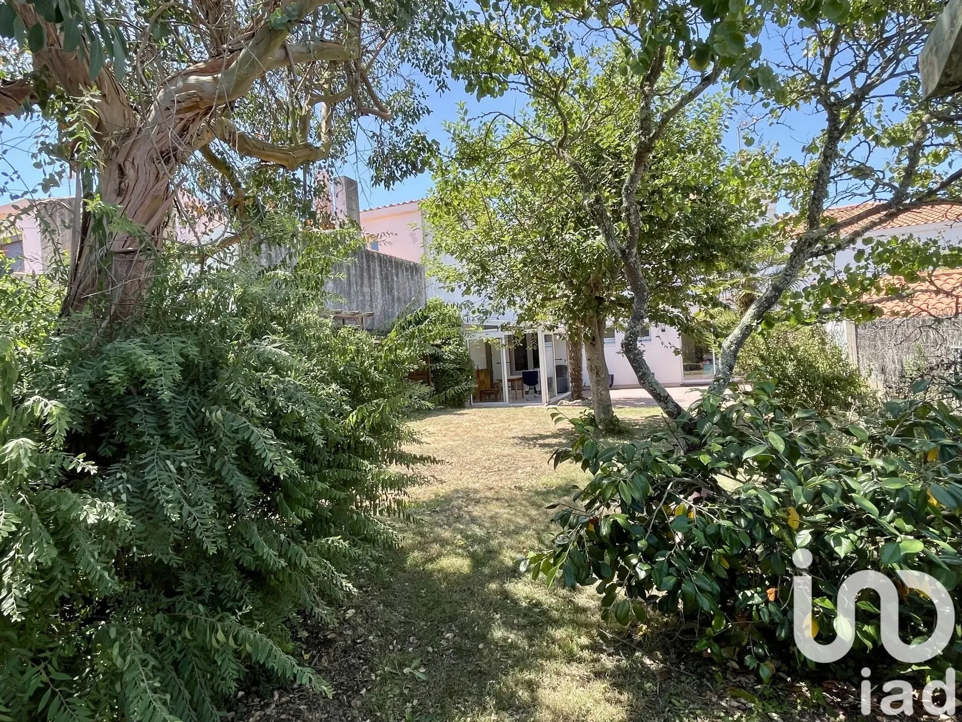 Exterior photo 4