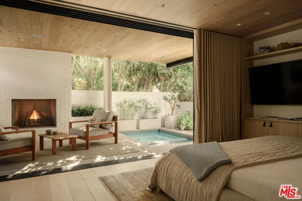 120 N Hart Avenue, Santa Monica, California, United States. - Photo 5