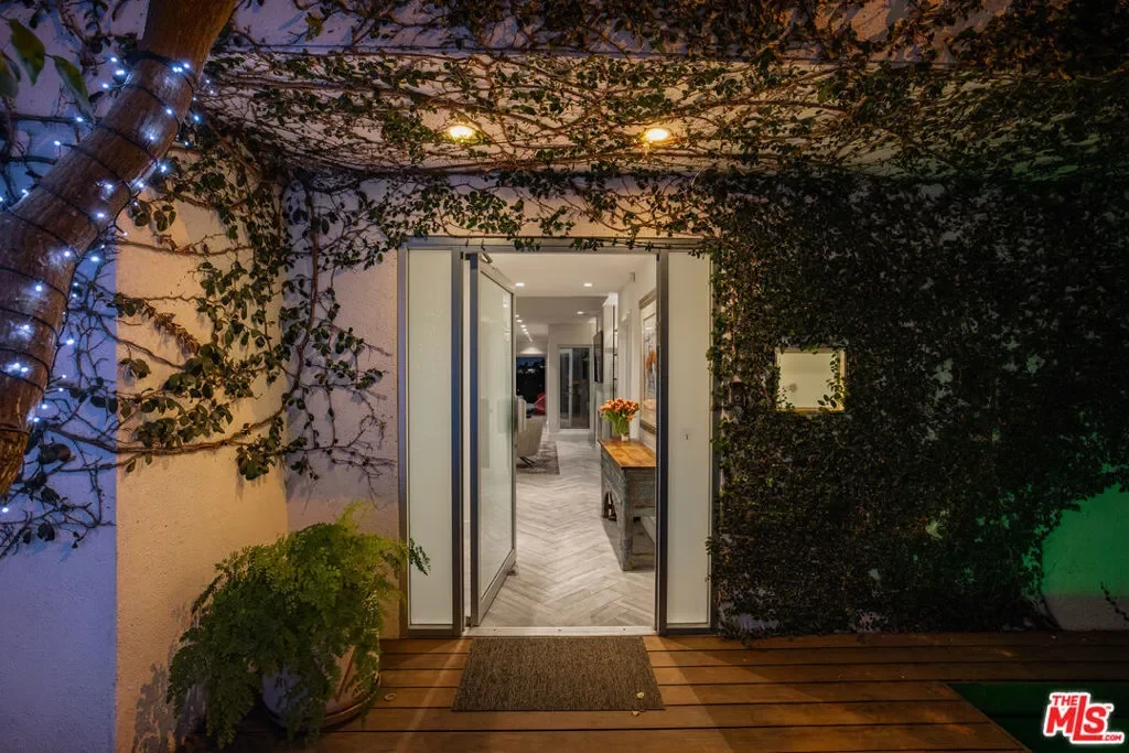 2137 Sunset Plaza Drive, Los Angeles, California, United States. - Photo 8