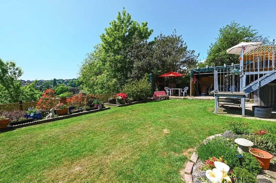 Exterior photo 7