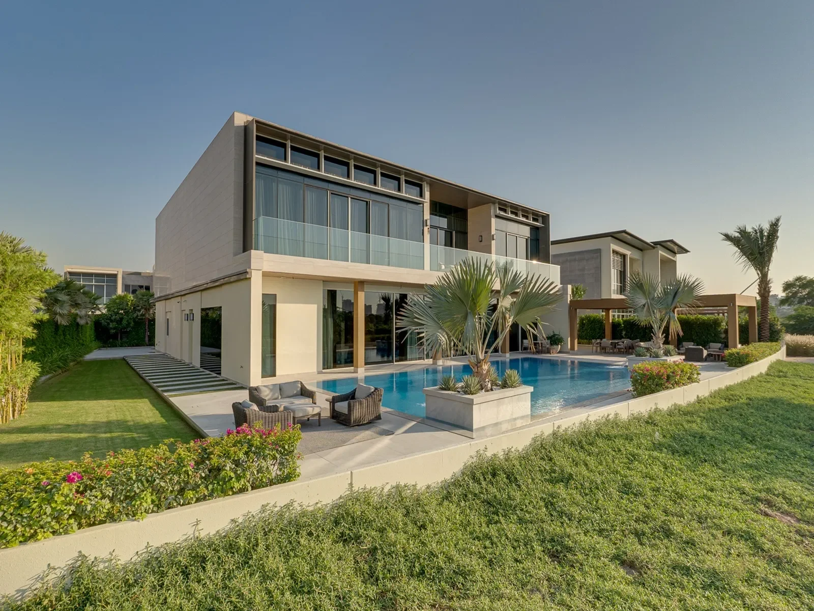 Exterior photo 10