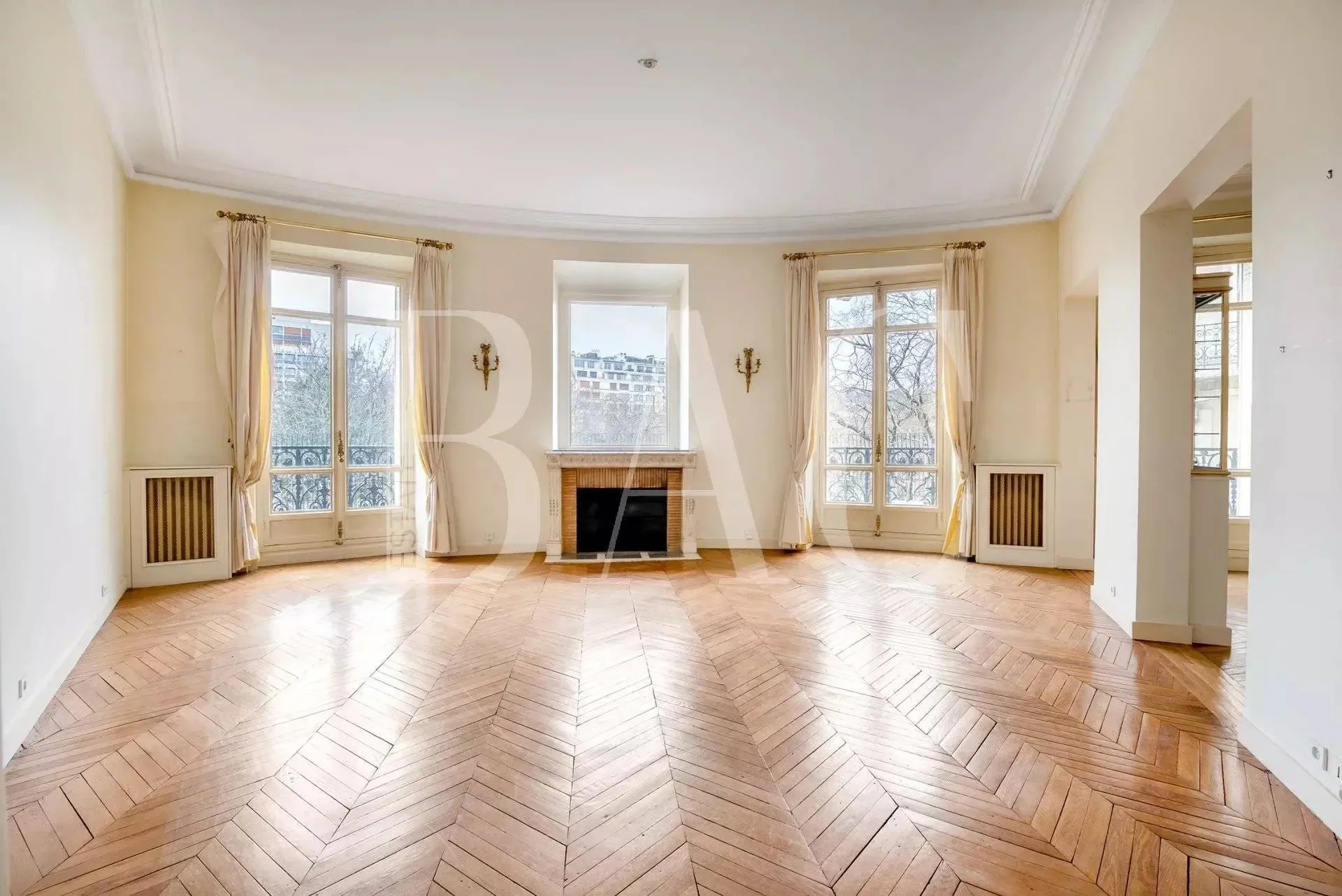 Sale of Apartment in Paris 16th, 9 Rooms, 3 Bedrooms, 280 m², €4,200,000