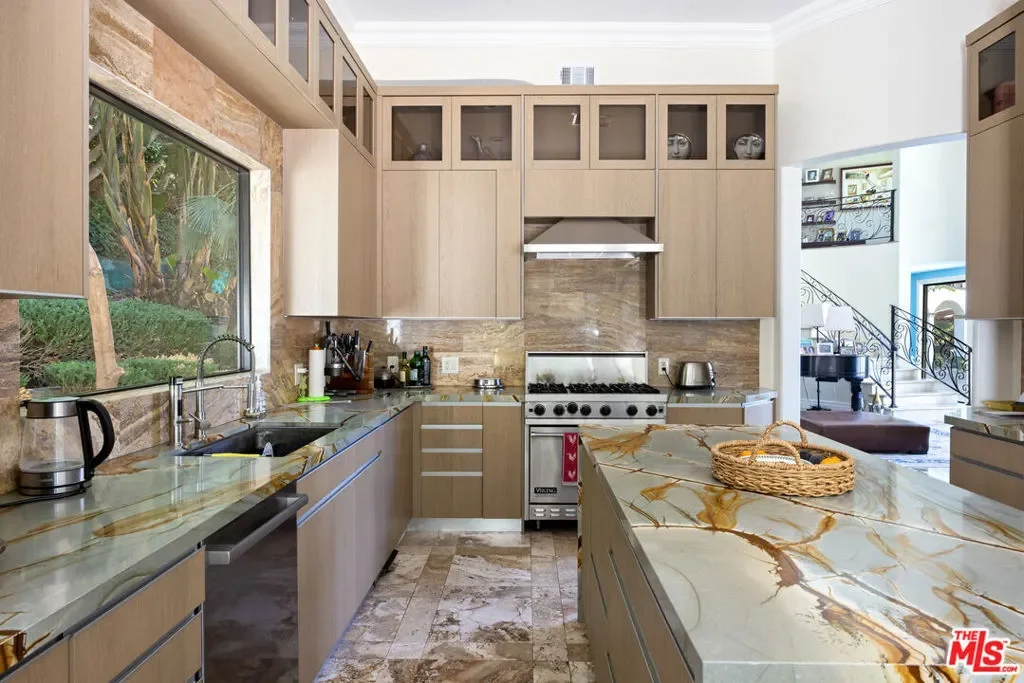 13355 Mulholland Drive, Beverly Hills, California, United States. - Photo 4