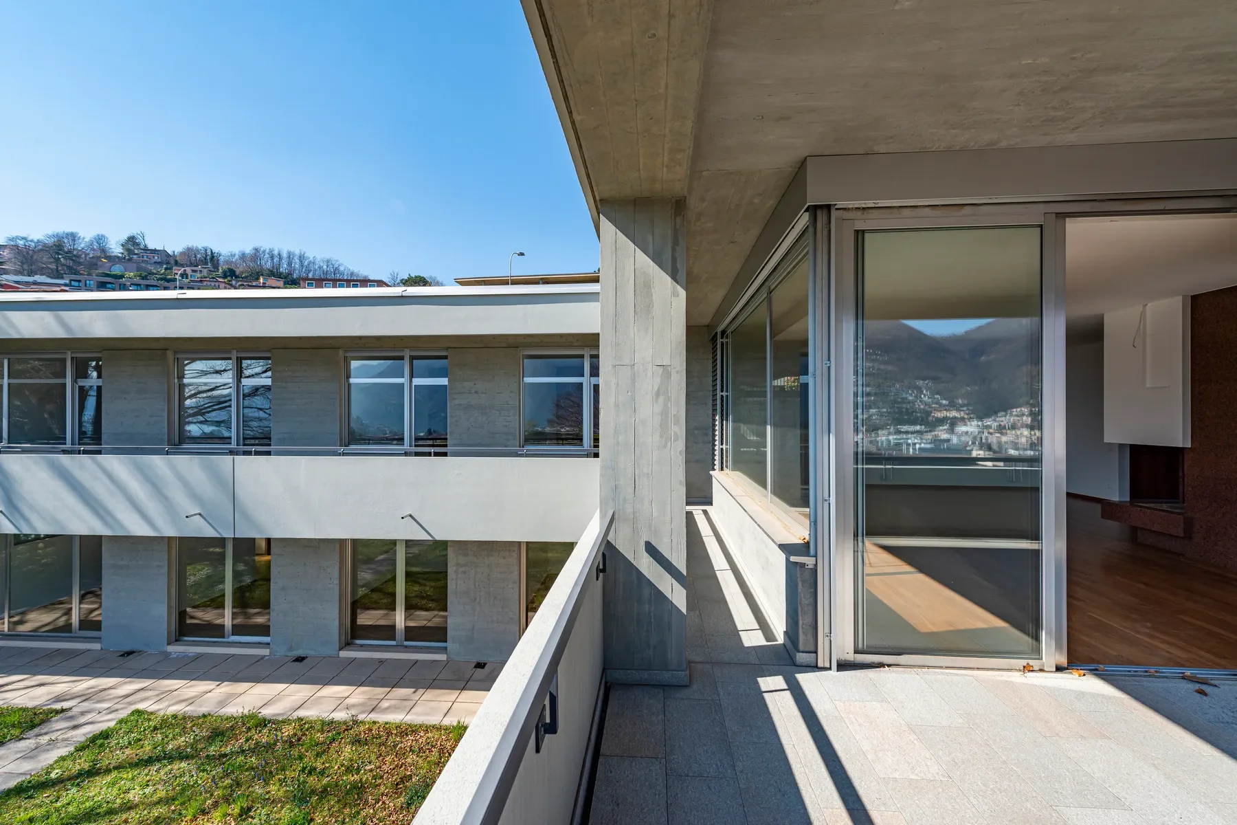 Exterior photo 3