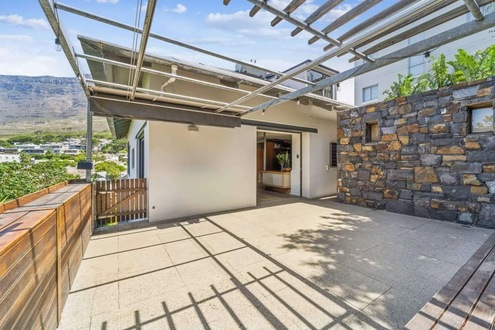 Exterior photo 8