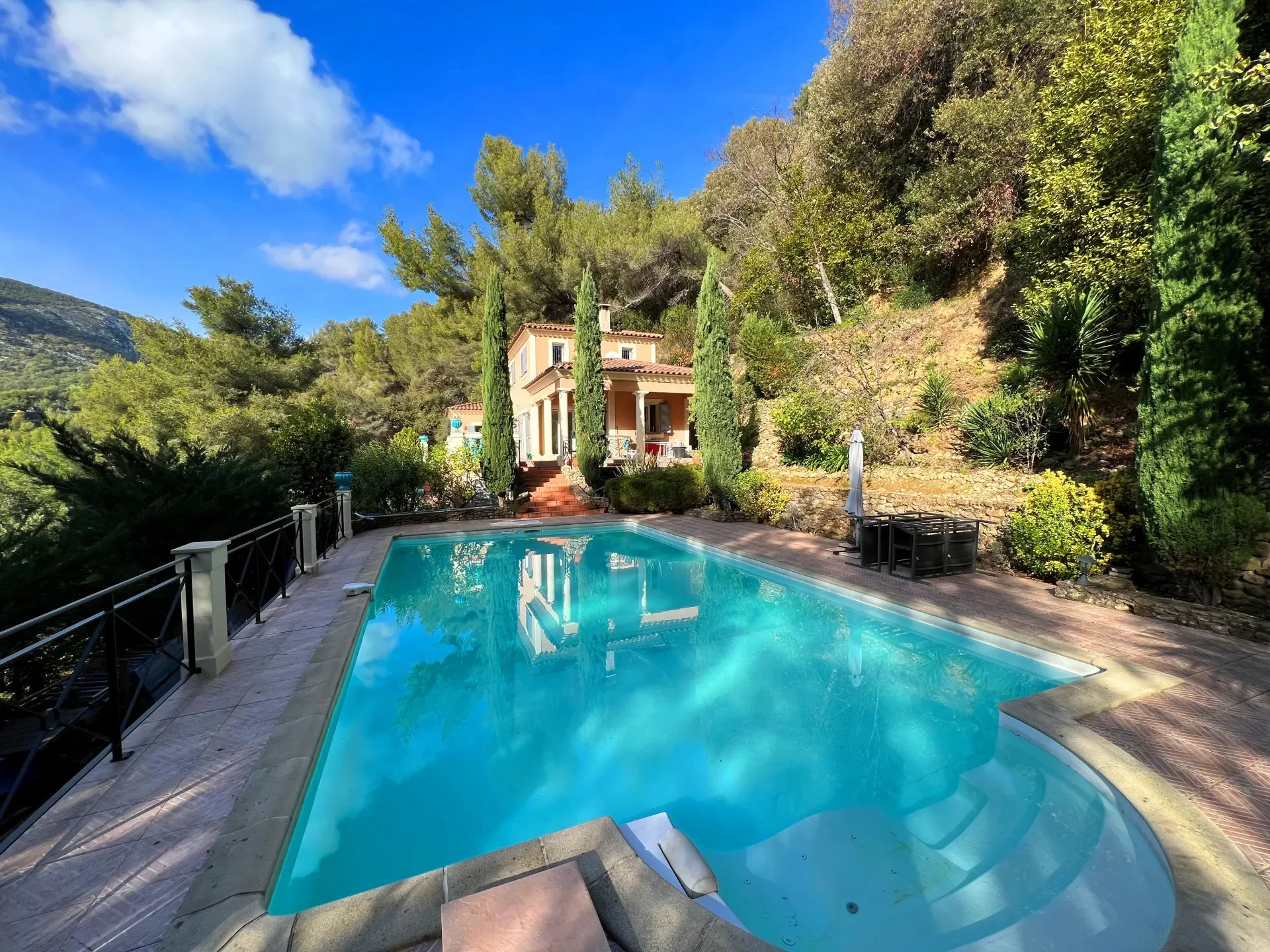 Roquebrune-Cap-Martin, Provence-Alpes-Côte d'Azur, France. - Photo 6