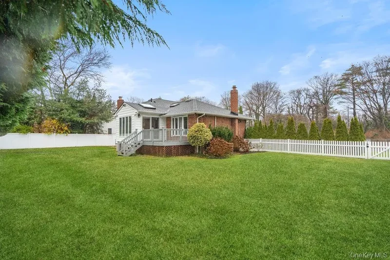 15 Morris Drive, Syosset, New York, United States. - Photo 28