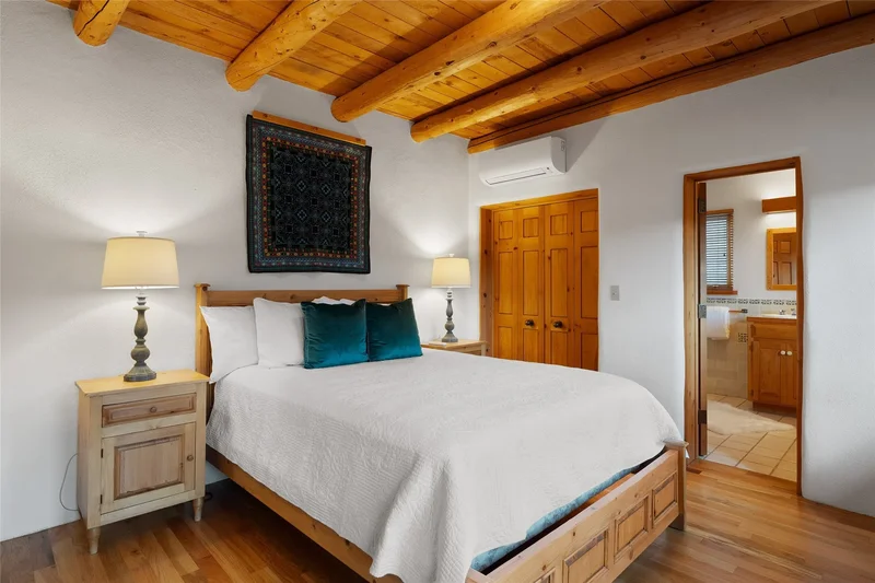 67 Camino Amor, Santa Fe, NM 87506, Santa Fe, New Mexico, United States. - Photo 22