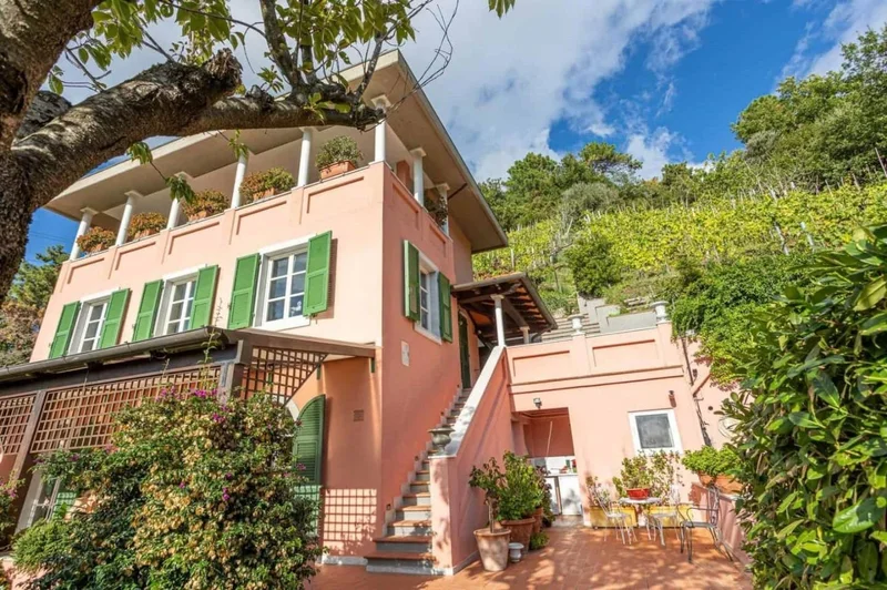 Villa in vendita a Carrara(MS) in Buono composto da 8vani