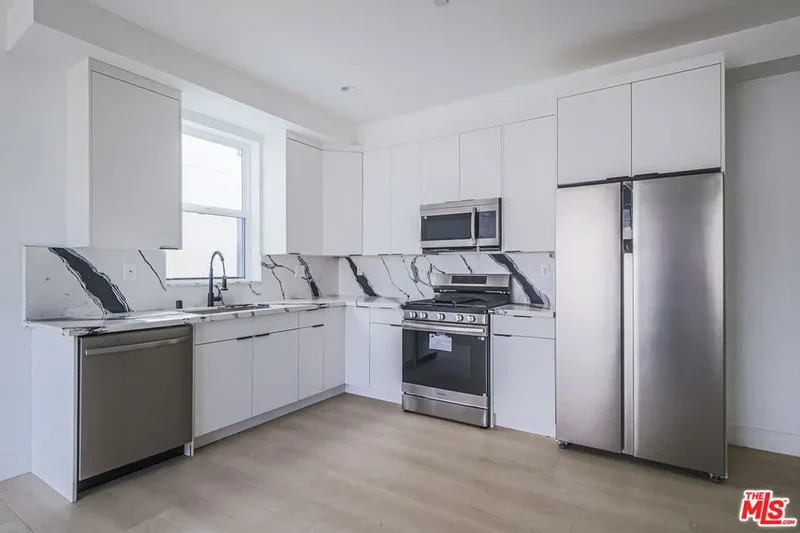 11810 Gilmore Street, Los Angeles, California, United States. - Photo 15