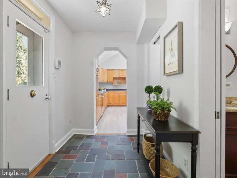 2323 N Burlington Street, Arlington, VA 22207, Arlington, Virginia, United States. - Photo 11