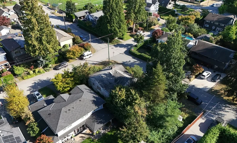 2405 Lloyd Avenue, North Vancouver, British Columbia, Canada. - Photo 6