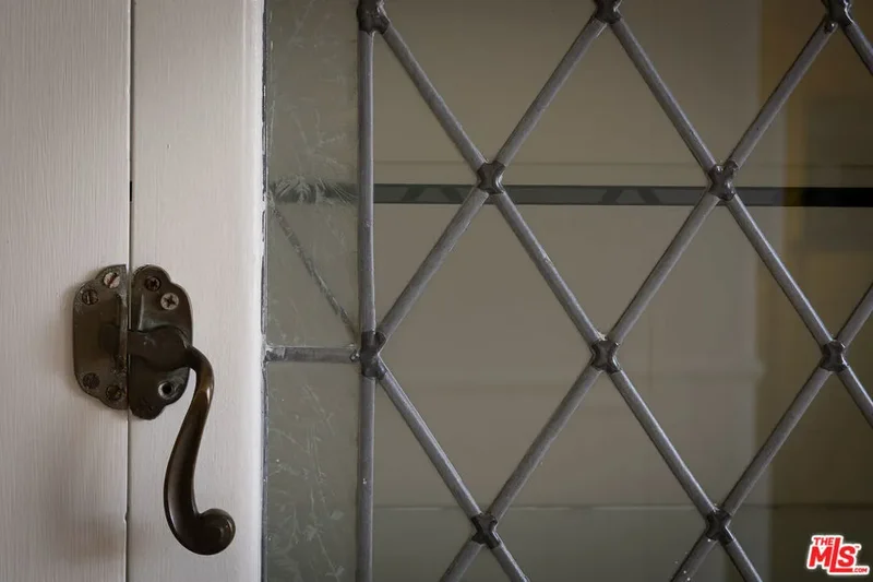 3756 Effingham Place, Los Angeles, California, United States. - Photo 2