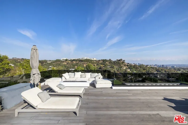 800 N Tigertail Road, Los Angeles, California, United States. - Photo 21