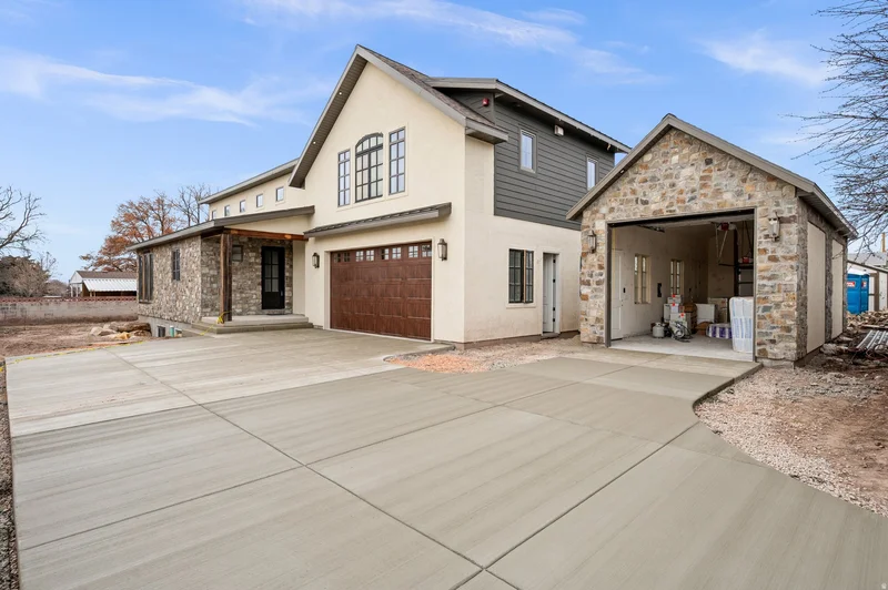 Single Family Residence in Millcreek